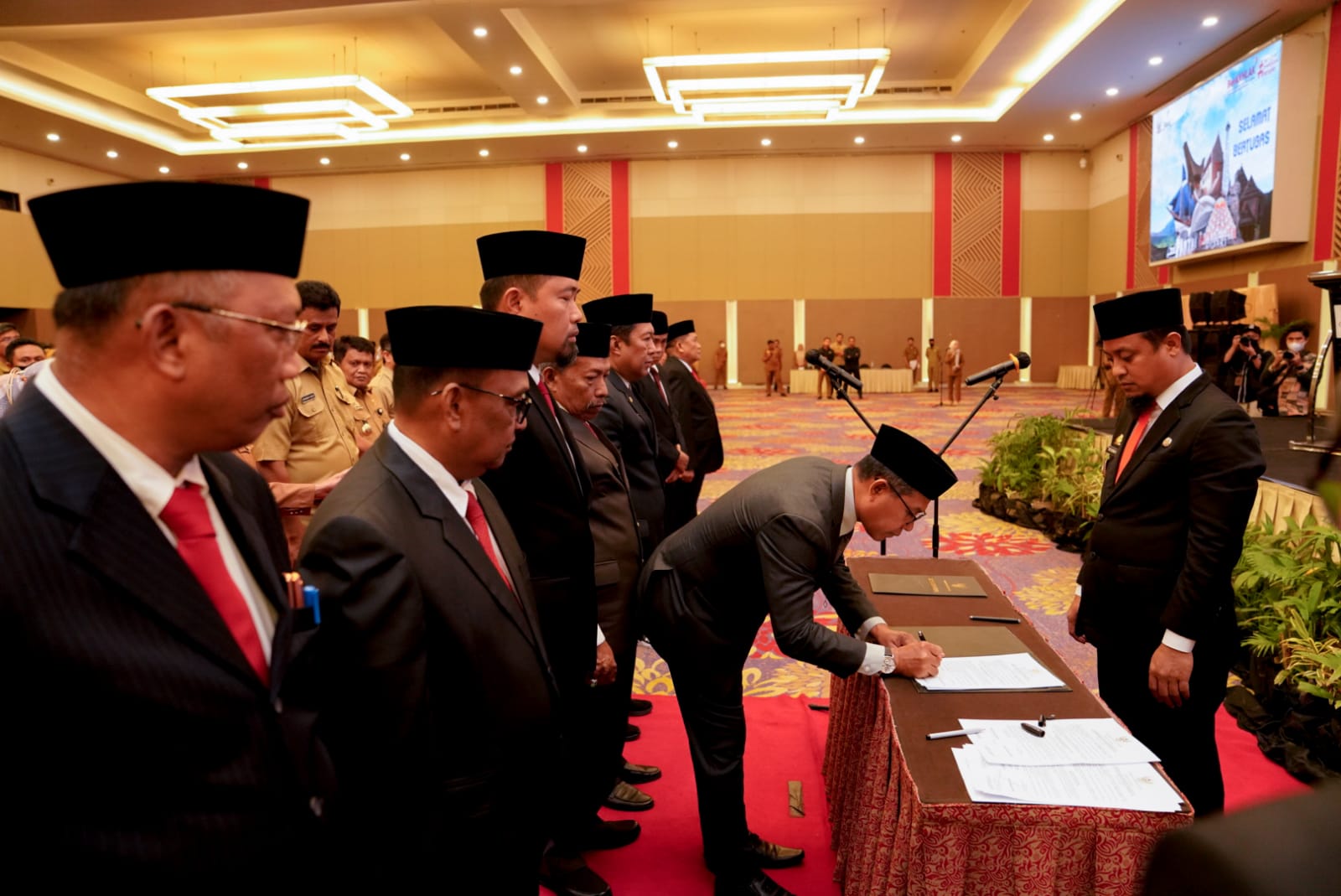 Awal Tahun 2023, Gubernur Andi Sudirman Lantik 10 Pejabat Eselon II dan 19 Eselon III